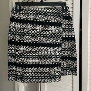 LOFT - black and white (some blue) asymmetrical high waist skirt - size : 0P
